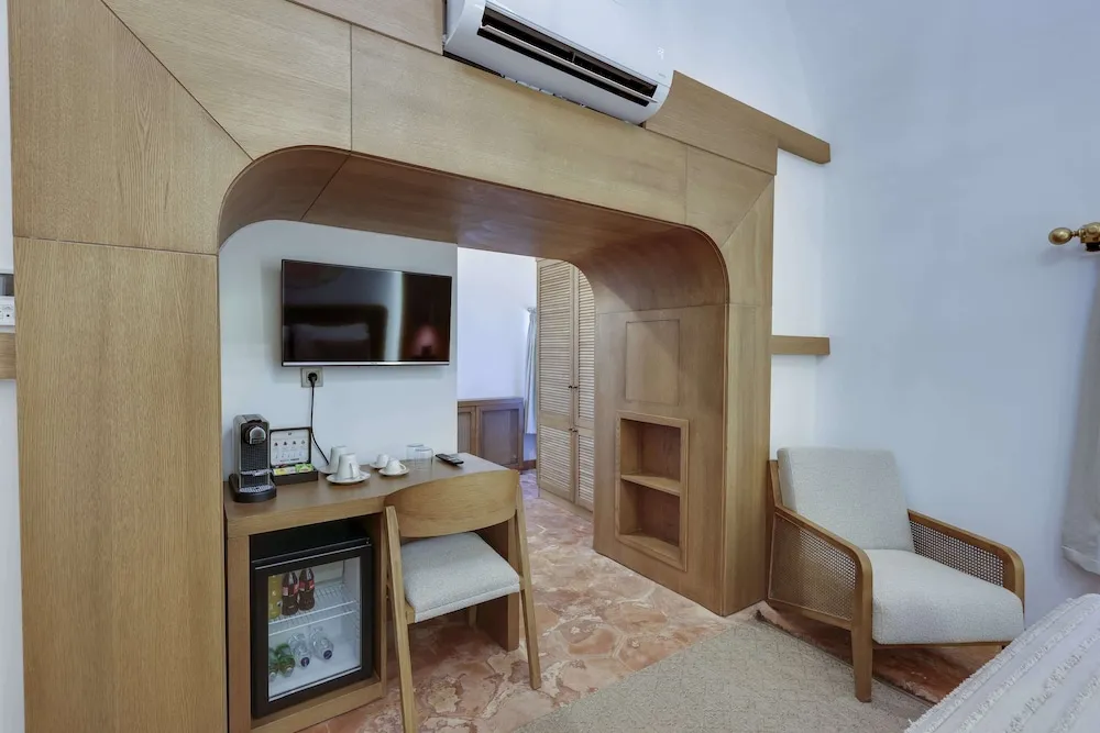 Luxury Oda