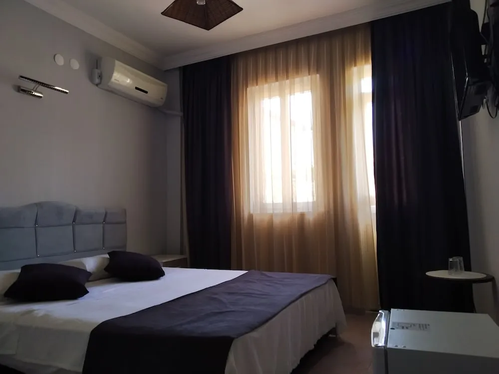 Basic Tek Büyük Yataklı Oda