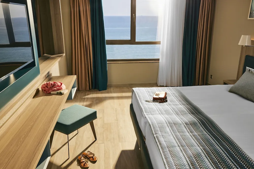 Classic Tek Büyük Yataklı Oda (Sea Side)