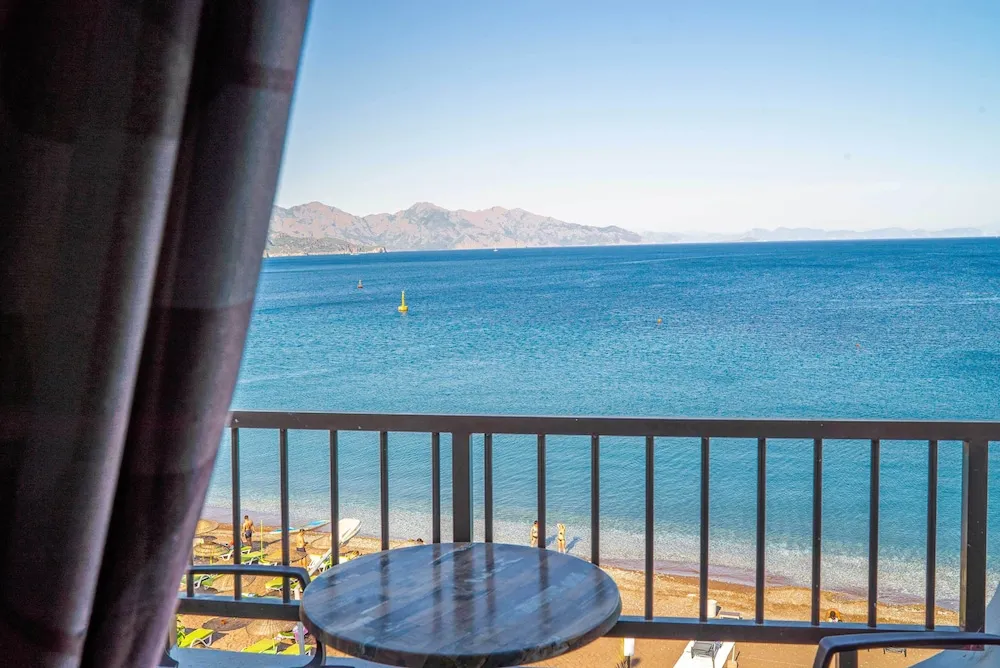 Panoramic Tek Büyük veya İki Ayrı Yataklı Oda, Deniz Manzaralı, Denize Sıfır