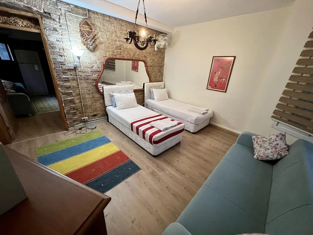 Family Apartment No 4 (150 Meters Away)