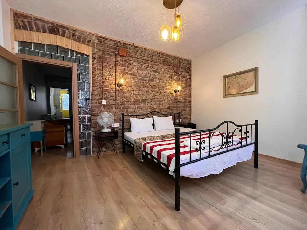 Family Apartment No 3 (150 Meters Away)