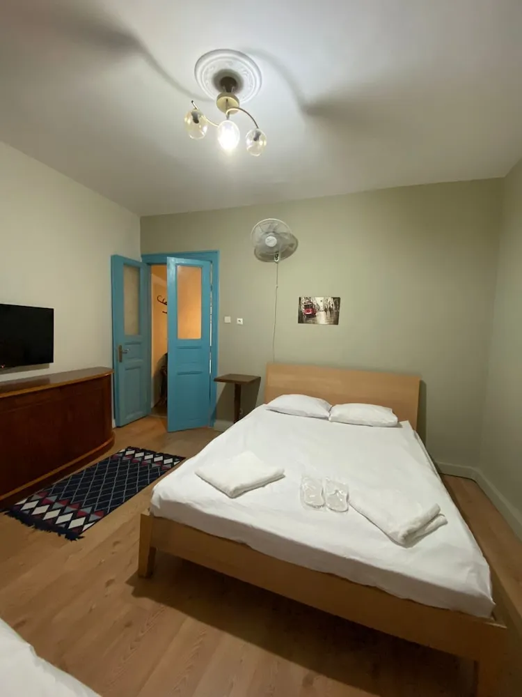 Family Apartment No 2 (150 Meters Away)