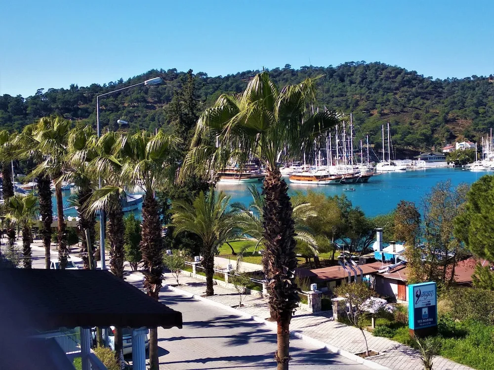 Deluxe Tek Büyük Yataklı Oda, 1 Çift Kişilik Yatak, Balkon, Deniz Manzaralı