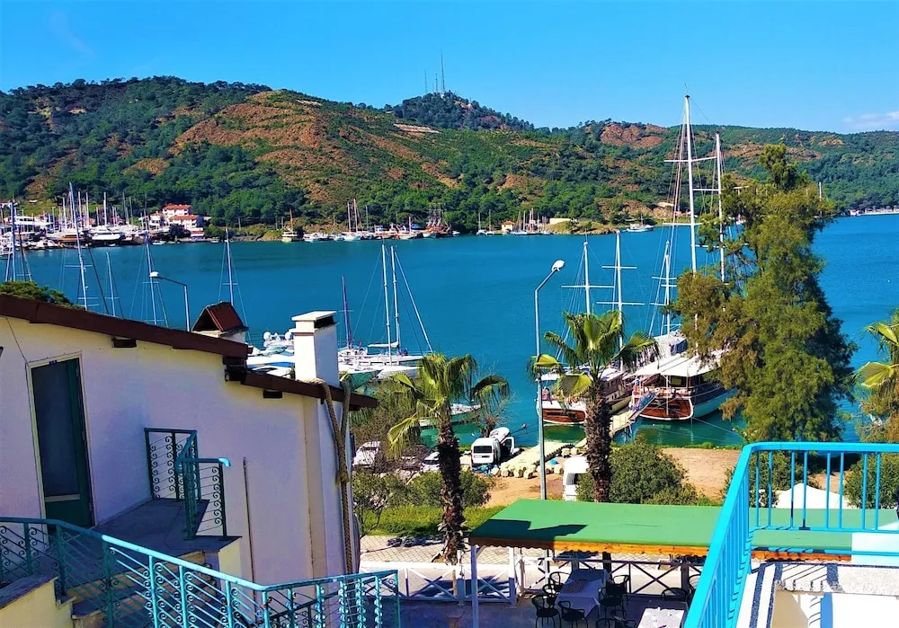 Deluxe Tek Büyük Yataklı Oda, 1 Çift Kişilik Yatak, Balkon, Kısmi Deniz Manzaralı