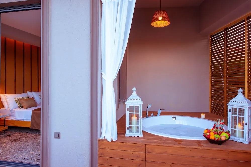 Honeymoon Oda, 1 Çift Kişilik Yatak, Sıcak Su Küveti, Havuz Kenarı