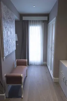 Ena Boutique Hotel & Residences