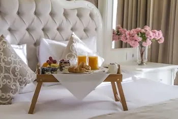 Ena Boutique Hotel & Residences