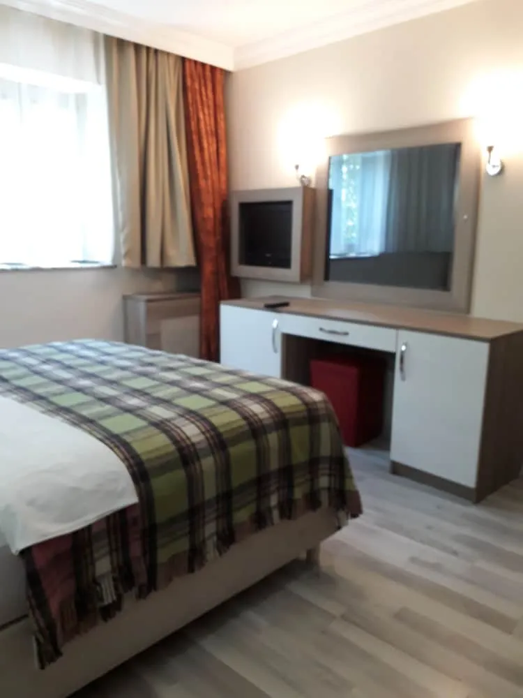 Standard Tek Büyük veya İki Ayrı Yataklı Oda