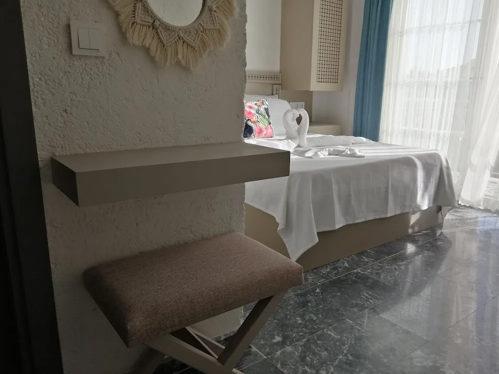 Deluxe Tek Büyük Yataklı Oda, Bahçeli