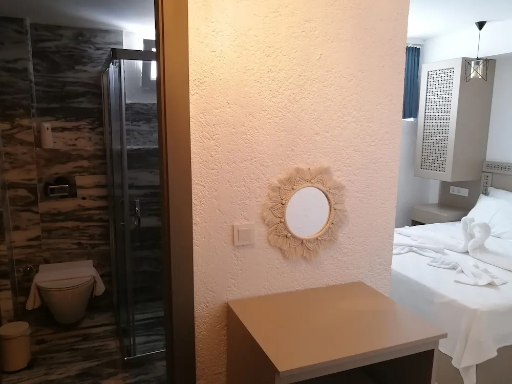 Standard Tek Büyük Yataklı Oda