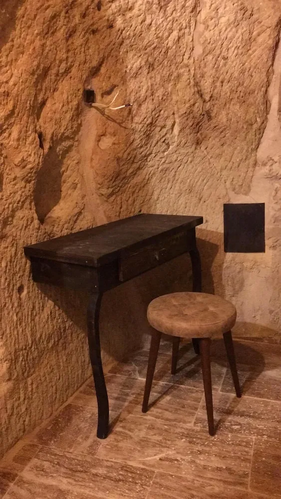 Romantic Tek Büyük Yataklı Oda (Sureyya)