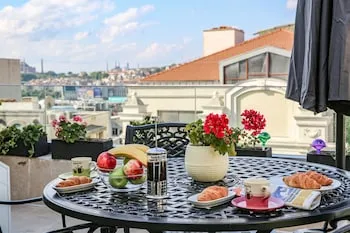 No.: 8, Galata