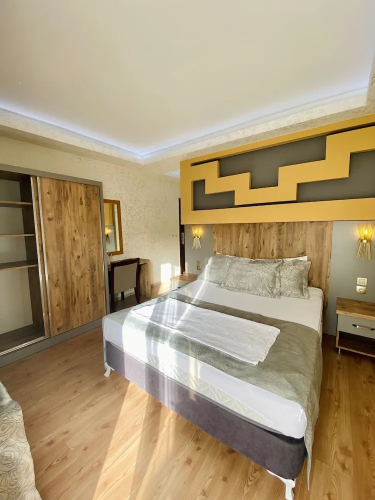 Standard Dört Kişilik Oda, Balkon, Park Manzaralı