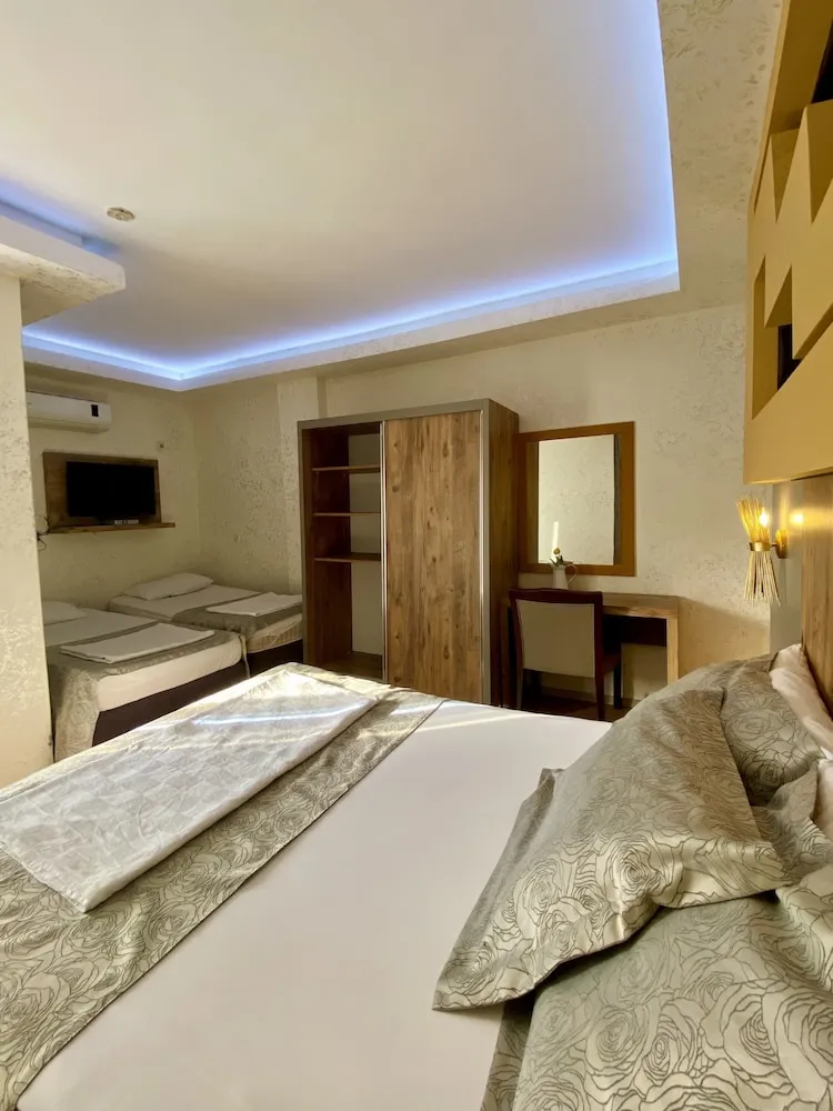 Standard Dört Kişilik Oda, Balkon, Park Manzaralı