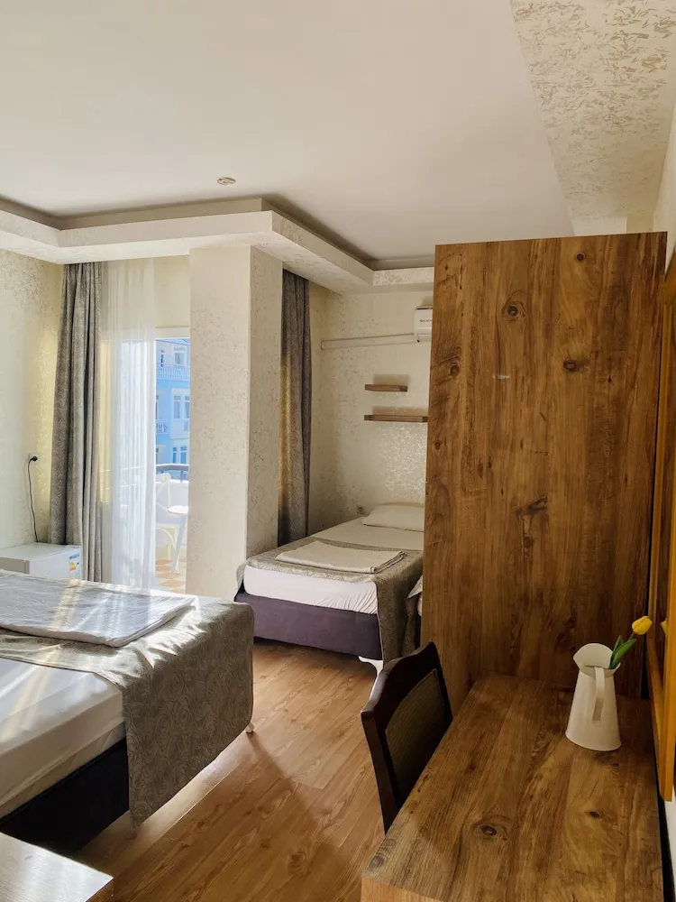 Standard Dört Kişilik Oda, Balkon, Park Manzaralı