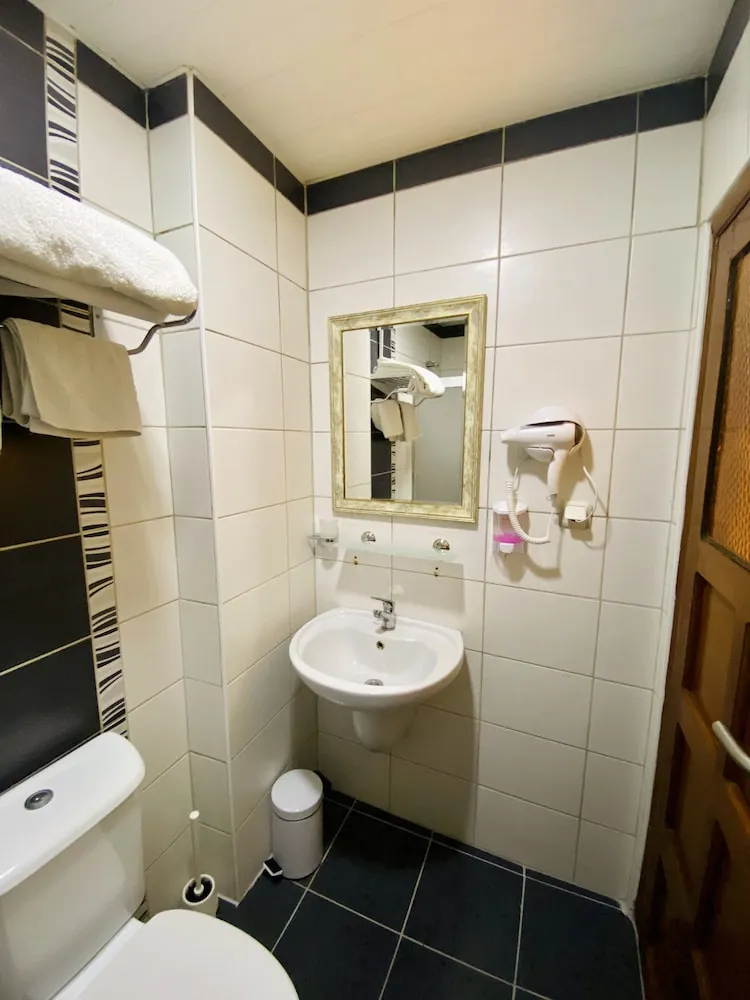 Standard Dört Kişilik Oda, Balkon, Park Manzaralı