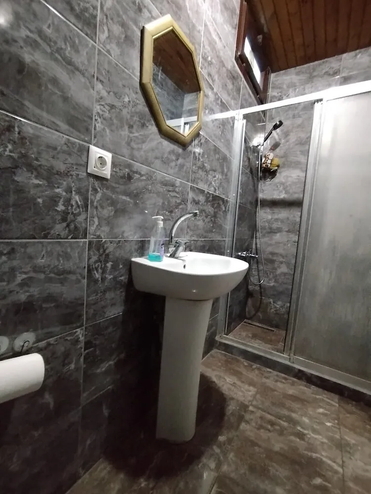 1 Bed in 8-Bed Mixed Dorm. with Terrace