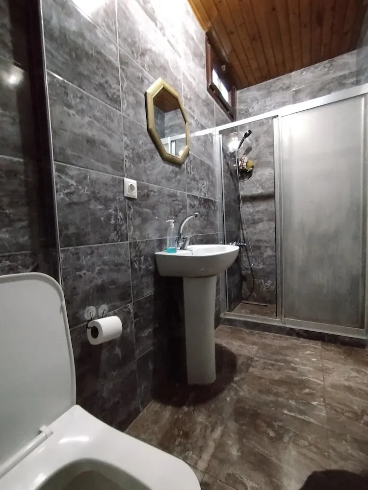 1 Bed in 8-Bed Mixed Dorm. with Terrace