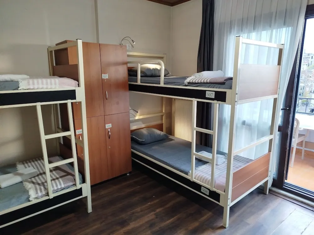 1 Bed in 8-Bed Mixed Dorm. with Terrace