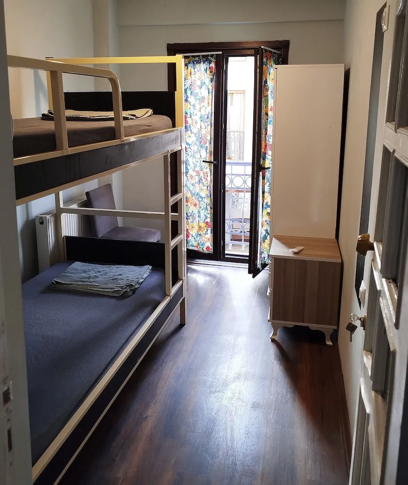 1 Bed in 2-Bed Room (8-Bed Floor)