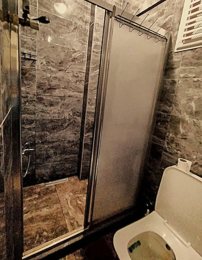 1 Bed in 2-Bed Room (8-Bed Floor)