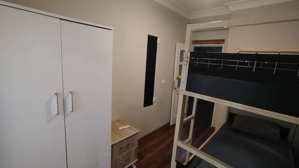 1 Bed in 2-Bed Room (8-Bed Floor)