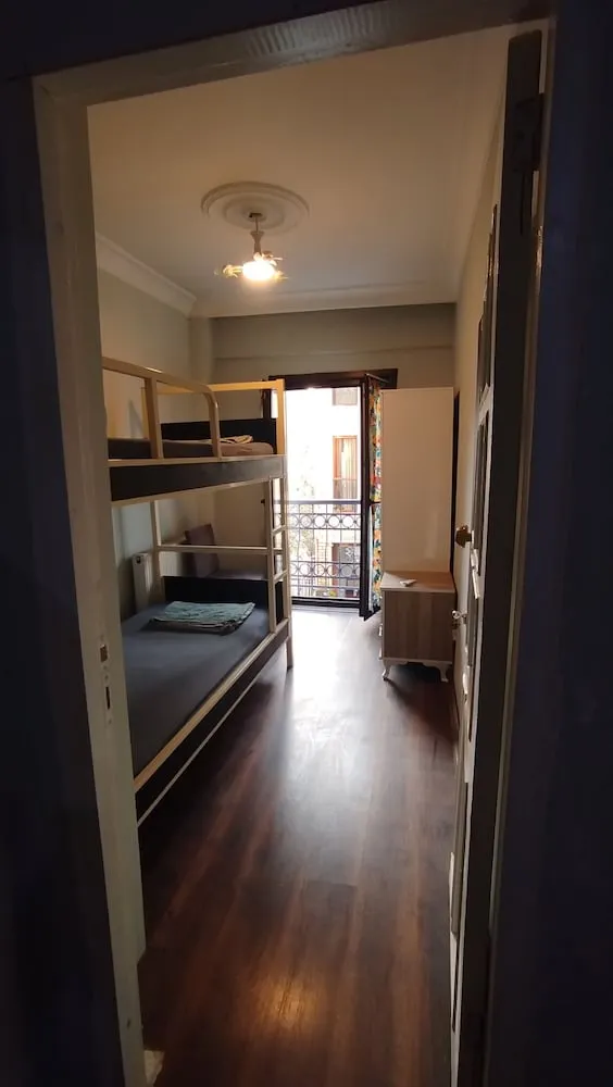 1 Bed in 2-Bed Room (8-Bed Floor)
