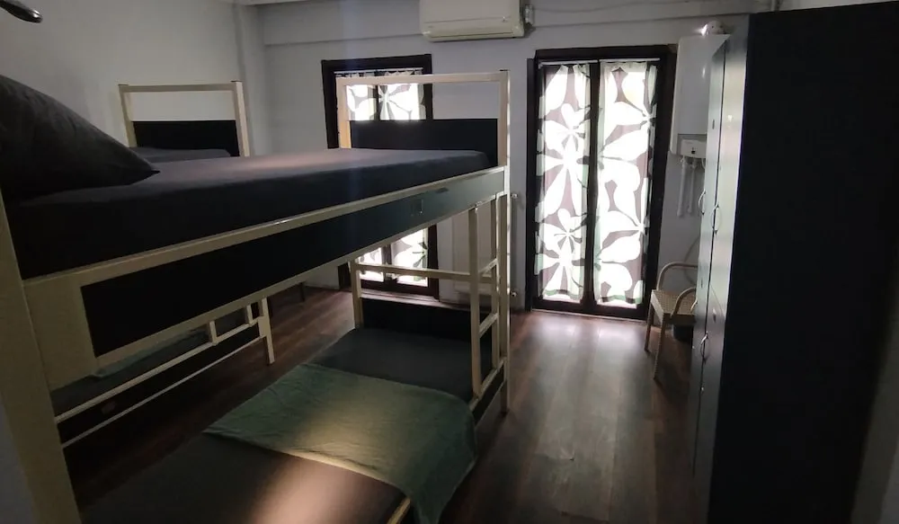 1 Bed in 8-Bed Mixed Dormitory