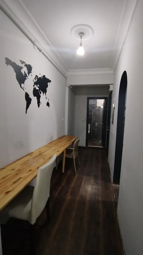 1 Bed in 8-Bed Mixed Dormitory