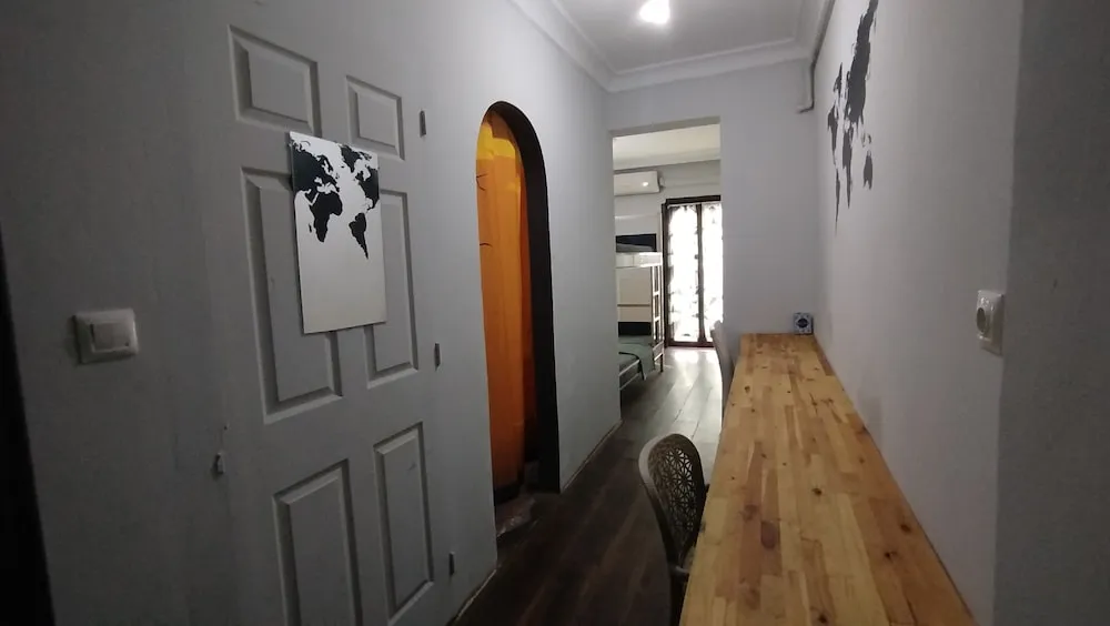 1 Bed in 8-Bed Mixed Dormitory