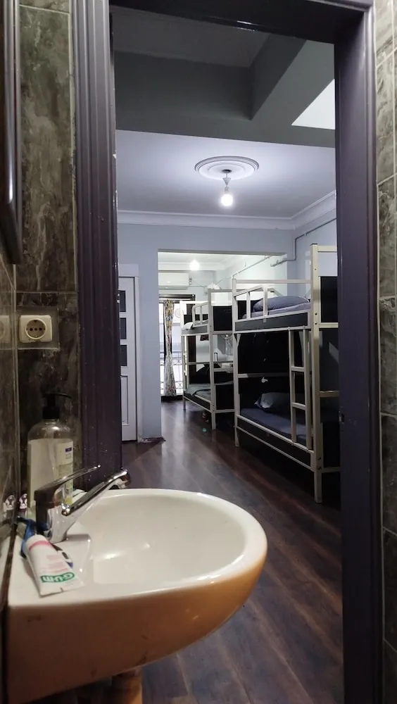 1 Bed in 6-Bed Dormitory (8-Bed Floor)