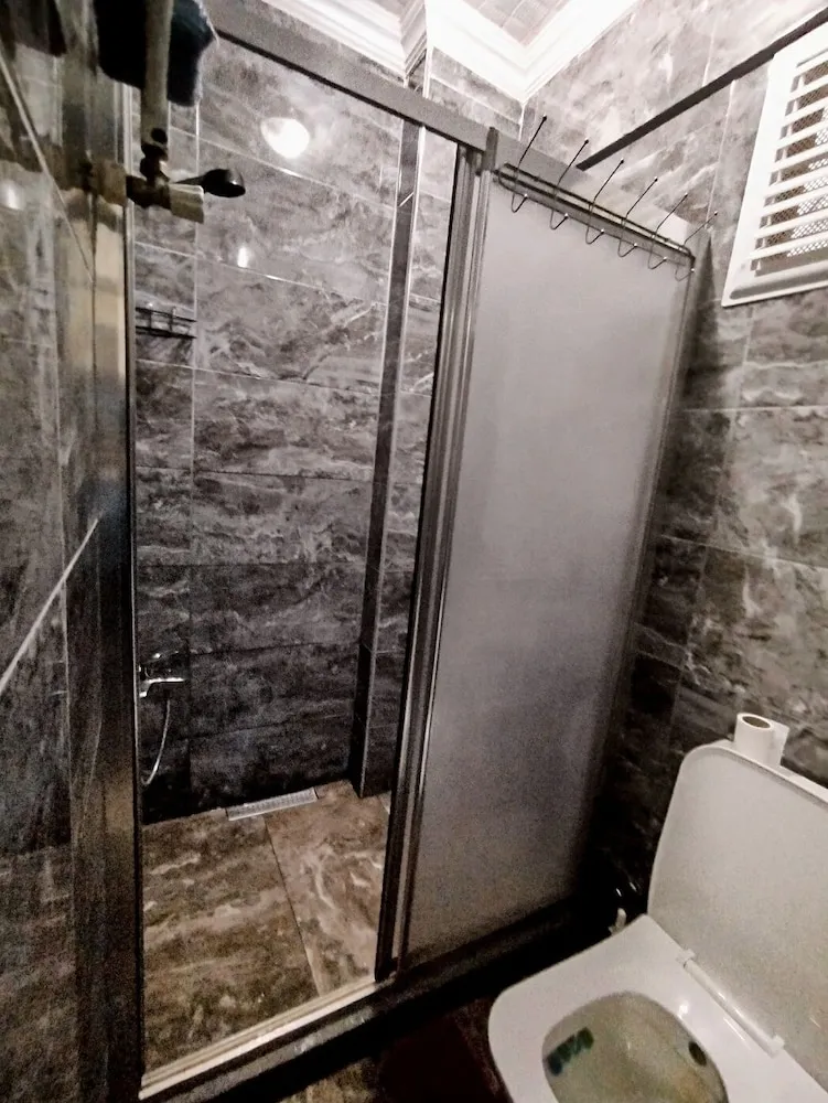 1 Bed in 6-Bed Dormitory (8-Bed Floor)