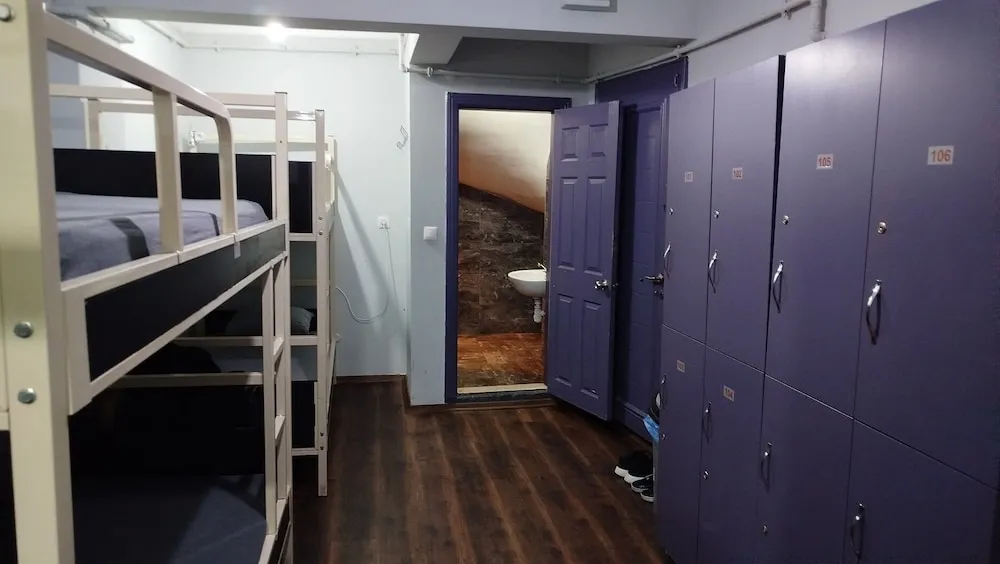 1 Bed in 6-Bed Dormitory (8-Bed Floor)