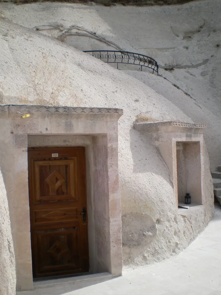 Family Triple Deluxe Cave Room