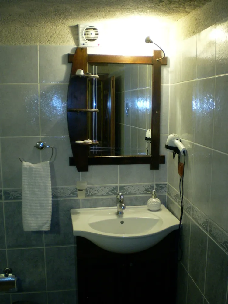 Family Triple Deluxe Cave Room