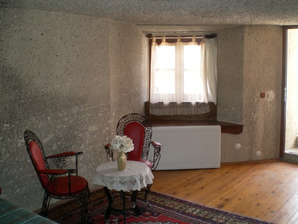 Family Triple Deluxe Cave Room