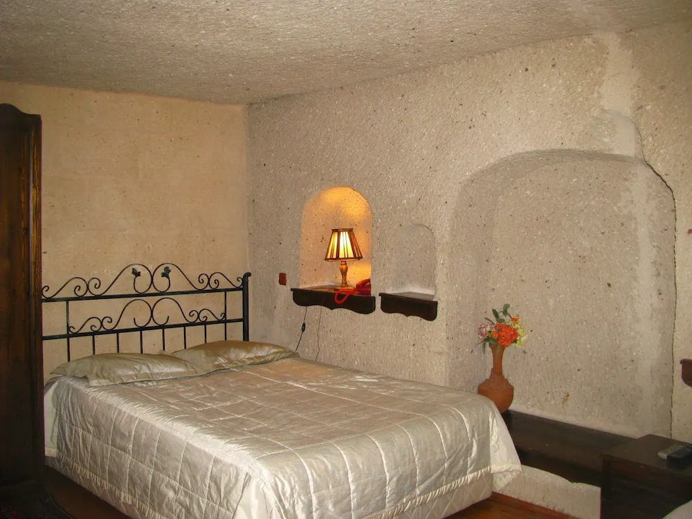 Double Deluxe Cave Room