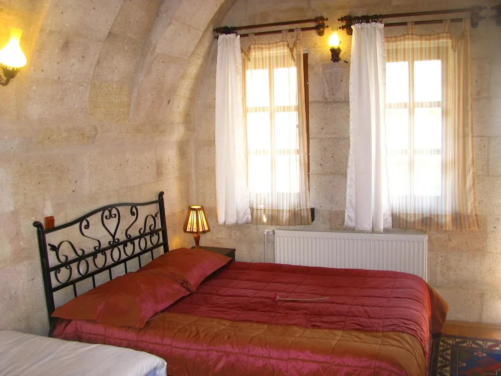 Family triple arch room