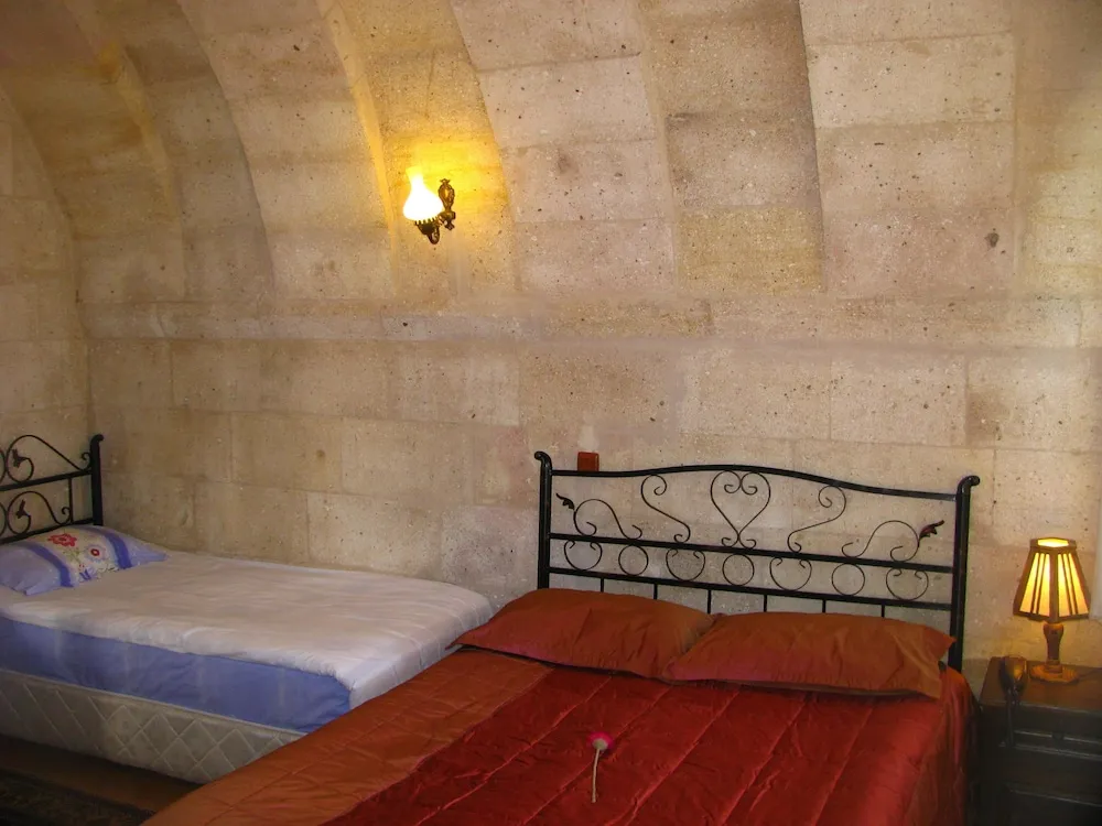 Family triple arch room