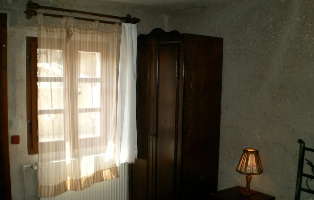 Budget Double Cave Room