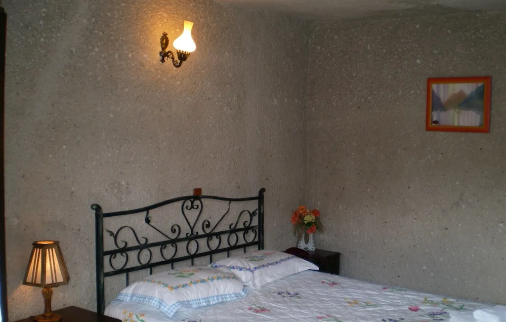 Budget Double Cave Room