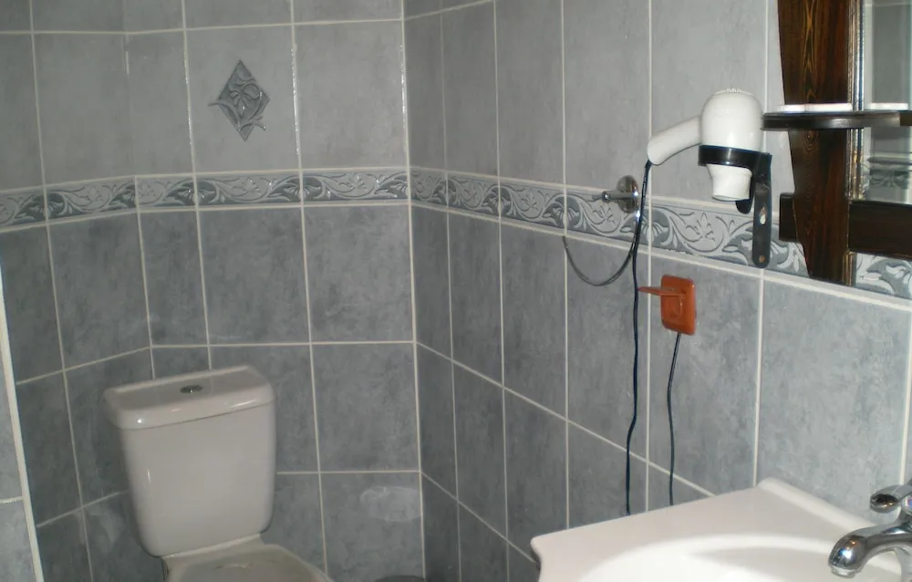 Budget Double Cave Room