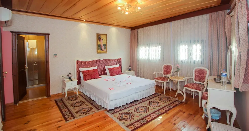 Üç Kişilik Oda