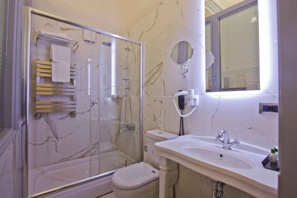 Deluxe Tek Büyük Yataklı Oda, Bahçe Manzaralı