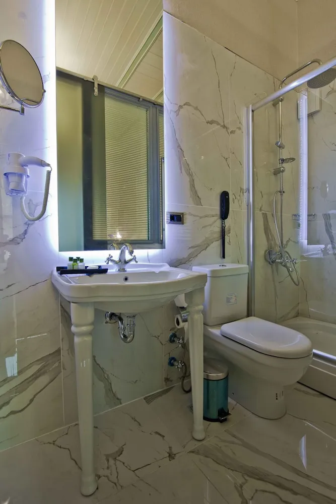 Deluxe Tek Büyük Yataklı Oda, Bahçe Manzaralı