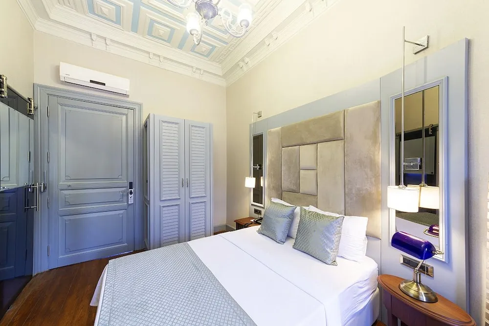 Deluxe Tek Büyük Yataklı Oda, Bahçe Manzaralı