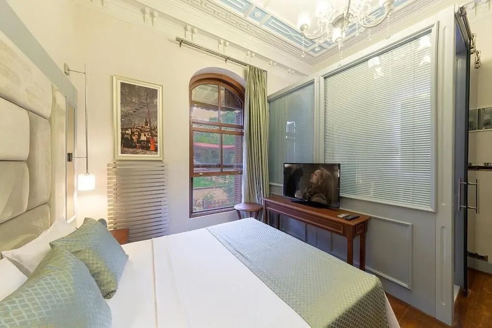 Deluxe Tek Büyük Yataklı Oda, Bahçe Manzaralı