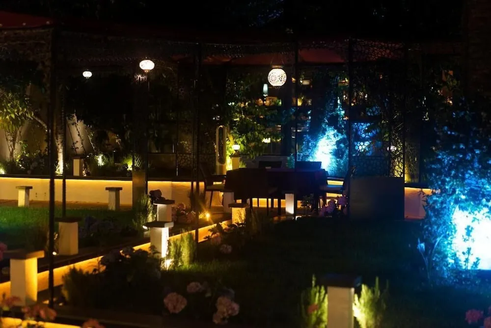 Deluxe Tek Büyük Yataklı Oda, Bahçe Manzaralı