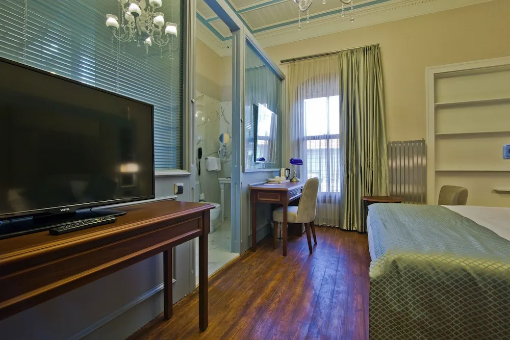Deluxe Tek Büyük Yataklı Oda, Sıcak Su Küveti, Şehir Manzaralı